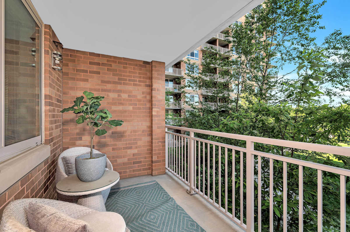 Prosperity Flats private balcony - Fairfax, VA
