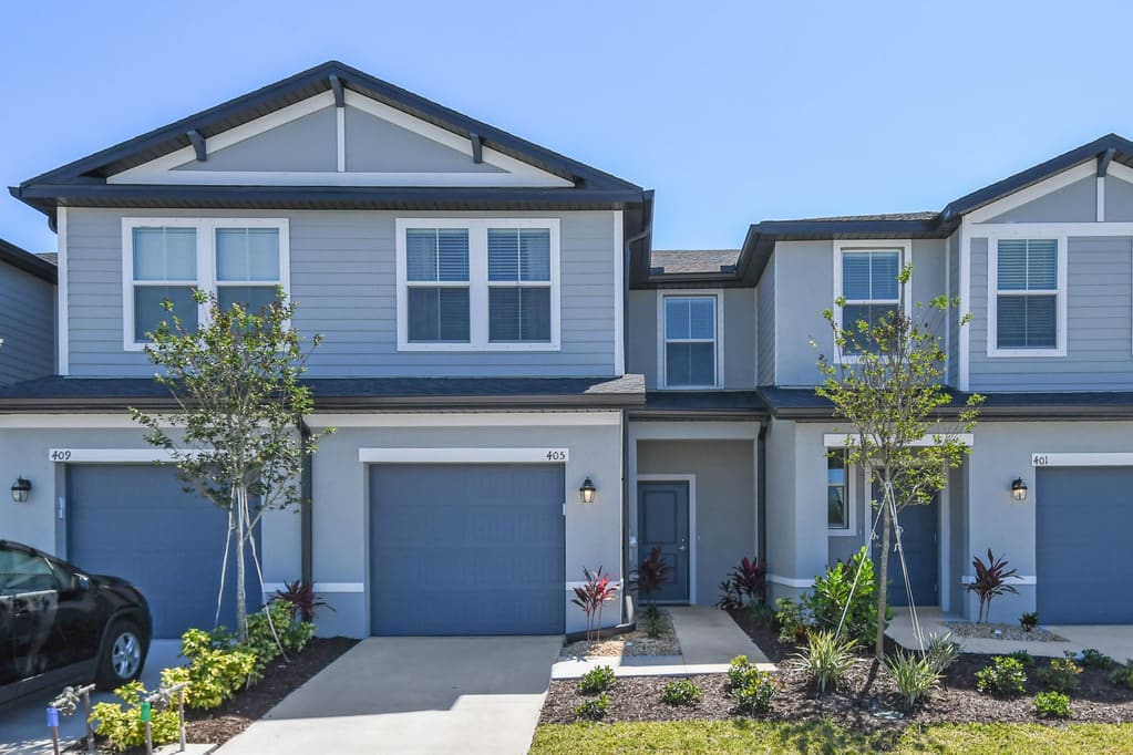 Cantabria exterior landscaping - Bradenton, FL
