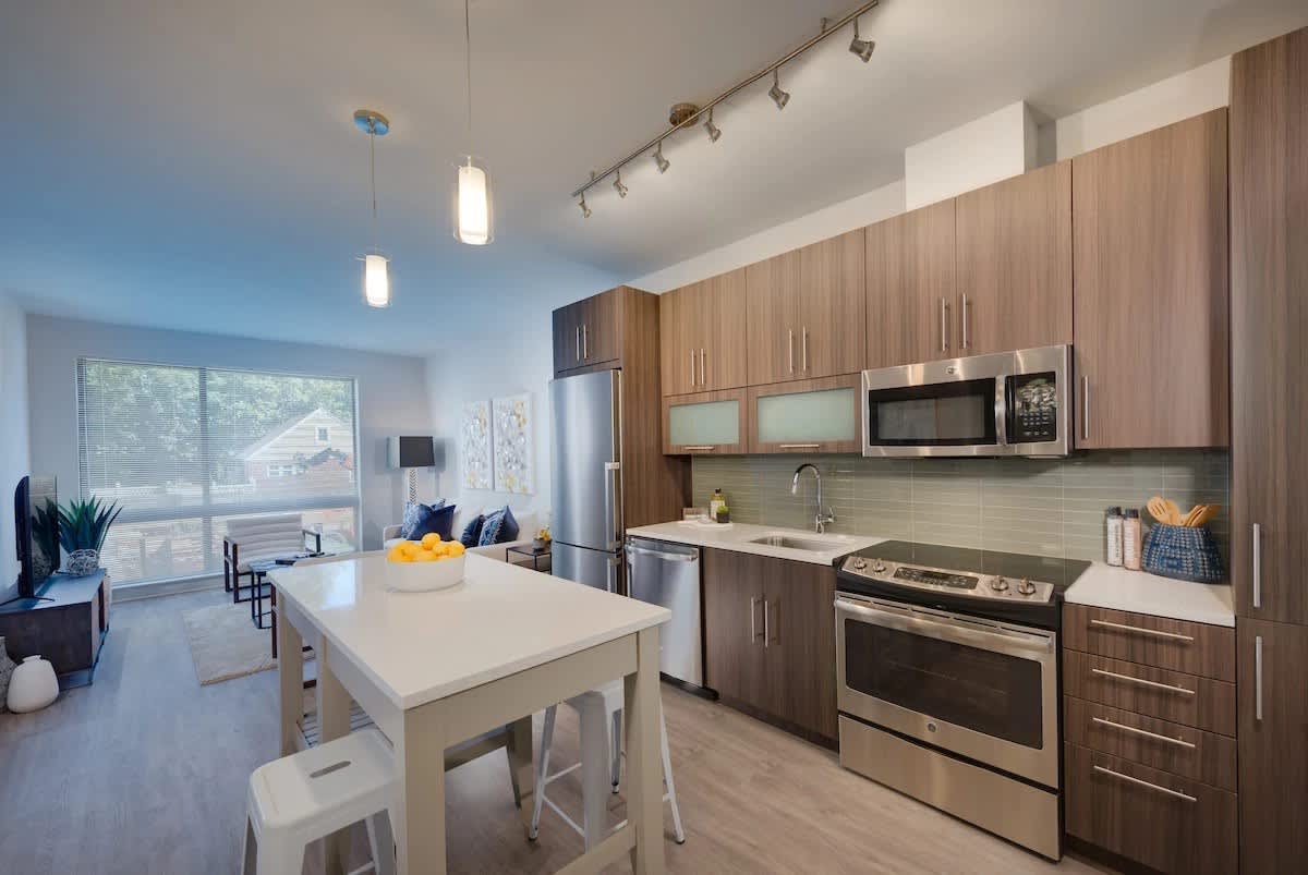 Central apartment kitchen with breakfast bar - Silver Spring, MD