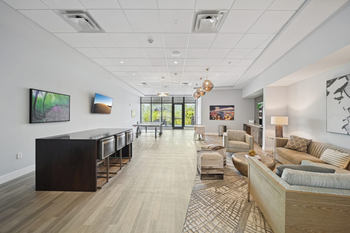 Central Gardens Grand lounge with terrace access - Palm Beach Gardens, FL