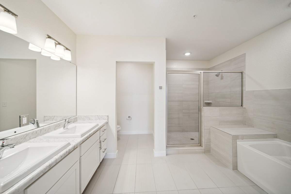 Central Gardens Grand bathroom with walk-in shower - Palm Beach Gardens, FL