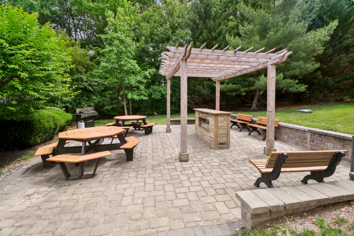 Chesapeake Ridge Apartments outdoor grilling and dining area - North East, MD