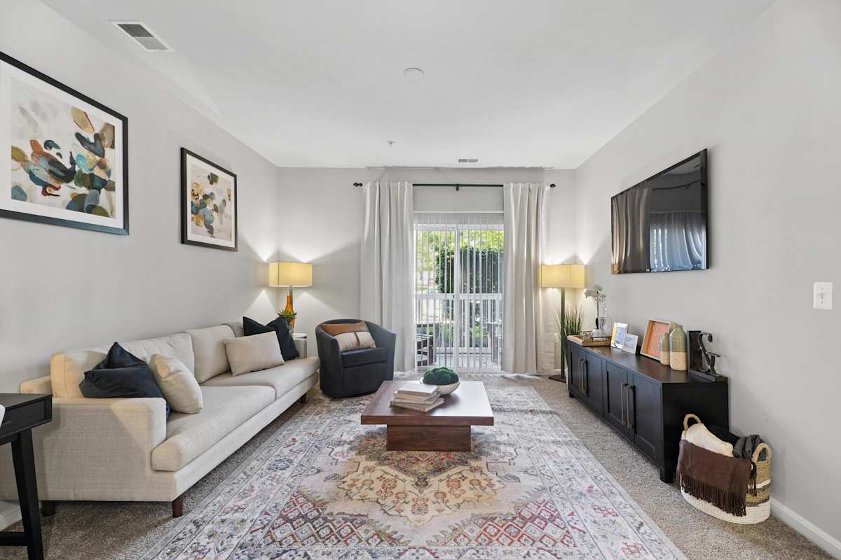 Chesapeake Ridge Apartments living room interior - North East, MD