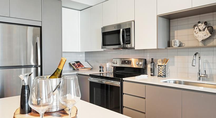 Pacifica apartment kitchen with modern finishes - Boynton Beach, FL