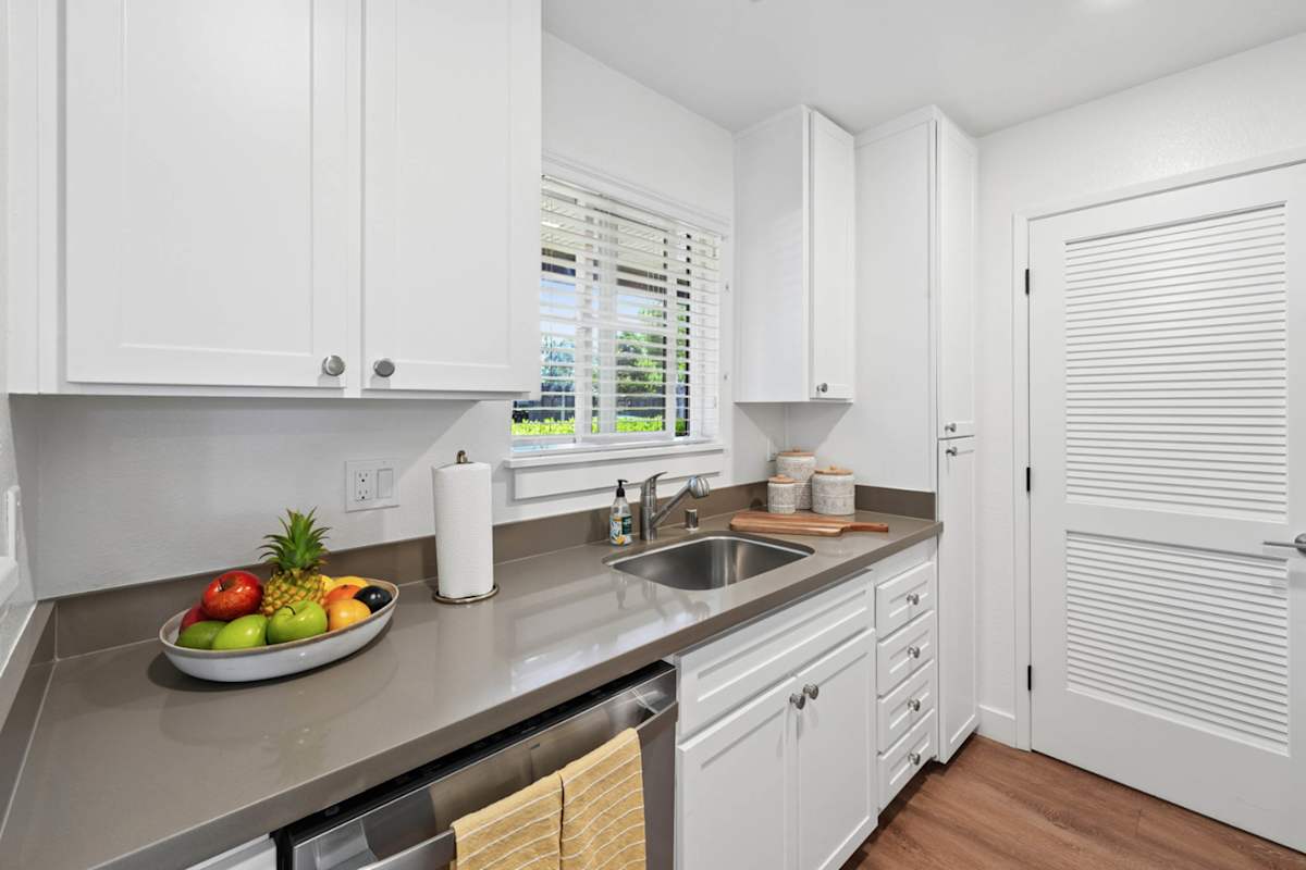 Indian Creek Apartments kitchen interior - Redwood City, CA