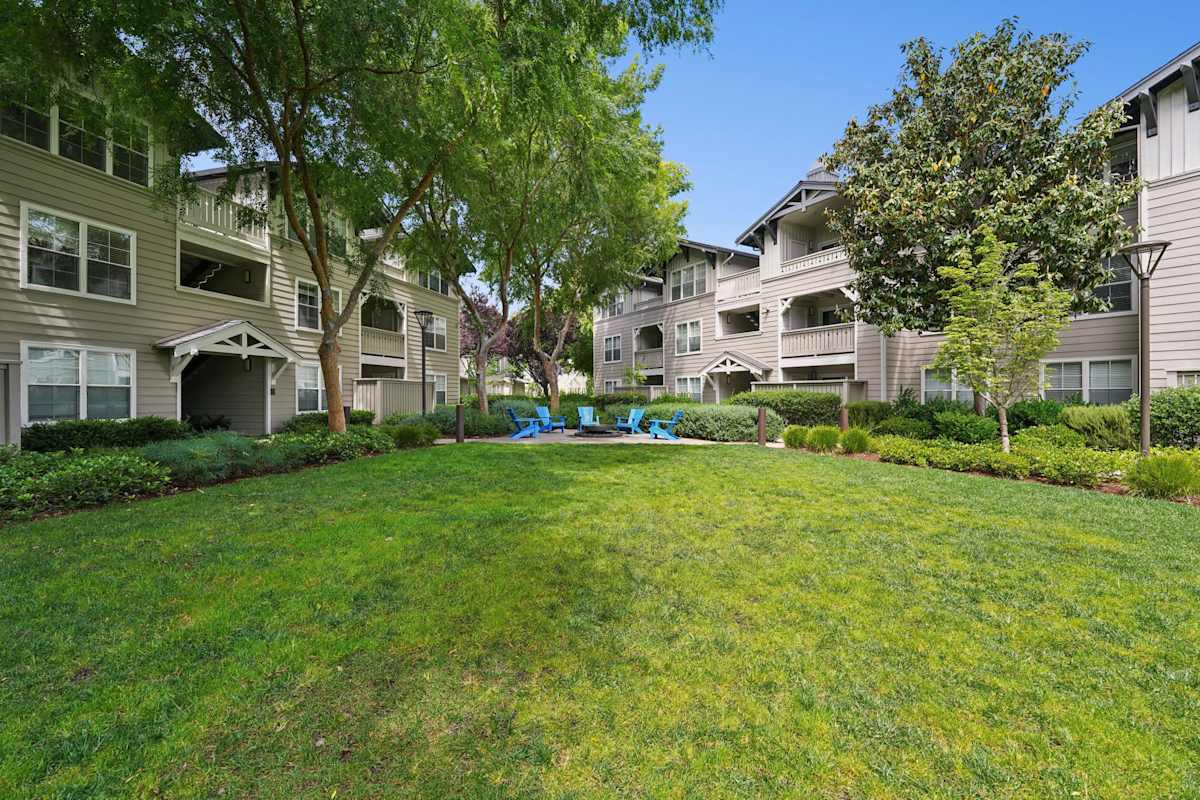 The Presidio Apartments courtyard seating area - Fremont, CA