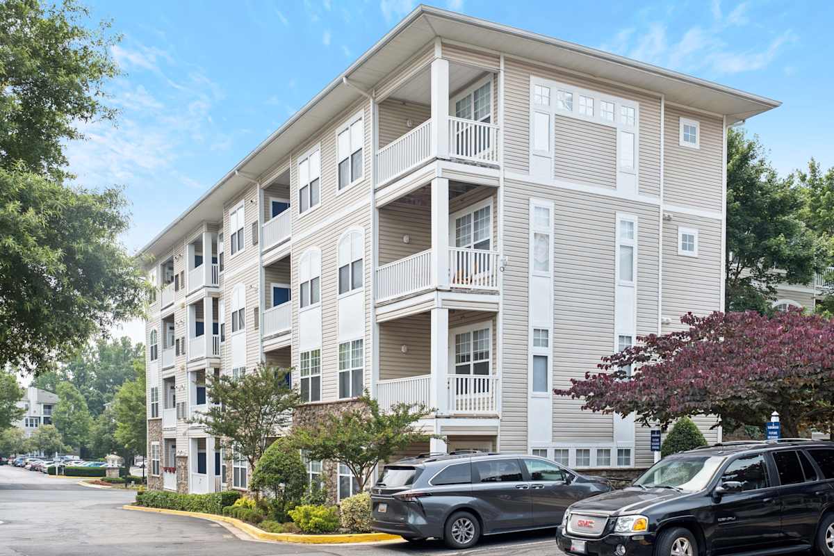 Stone Point Apartments apartment building exterior with balconies - Annapolis, MD