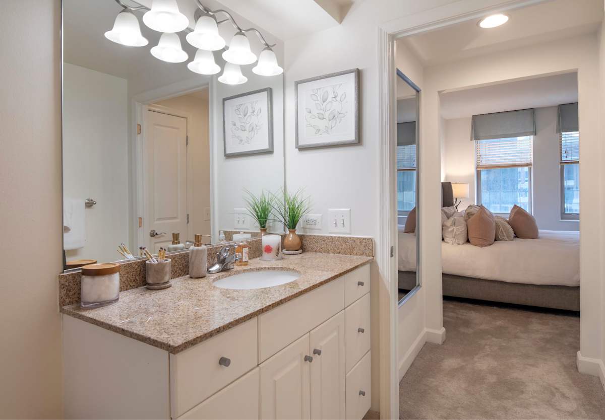 Spinnaker Bay at Harbor East apartment bathroom - Baltimore, MD