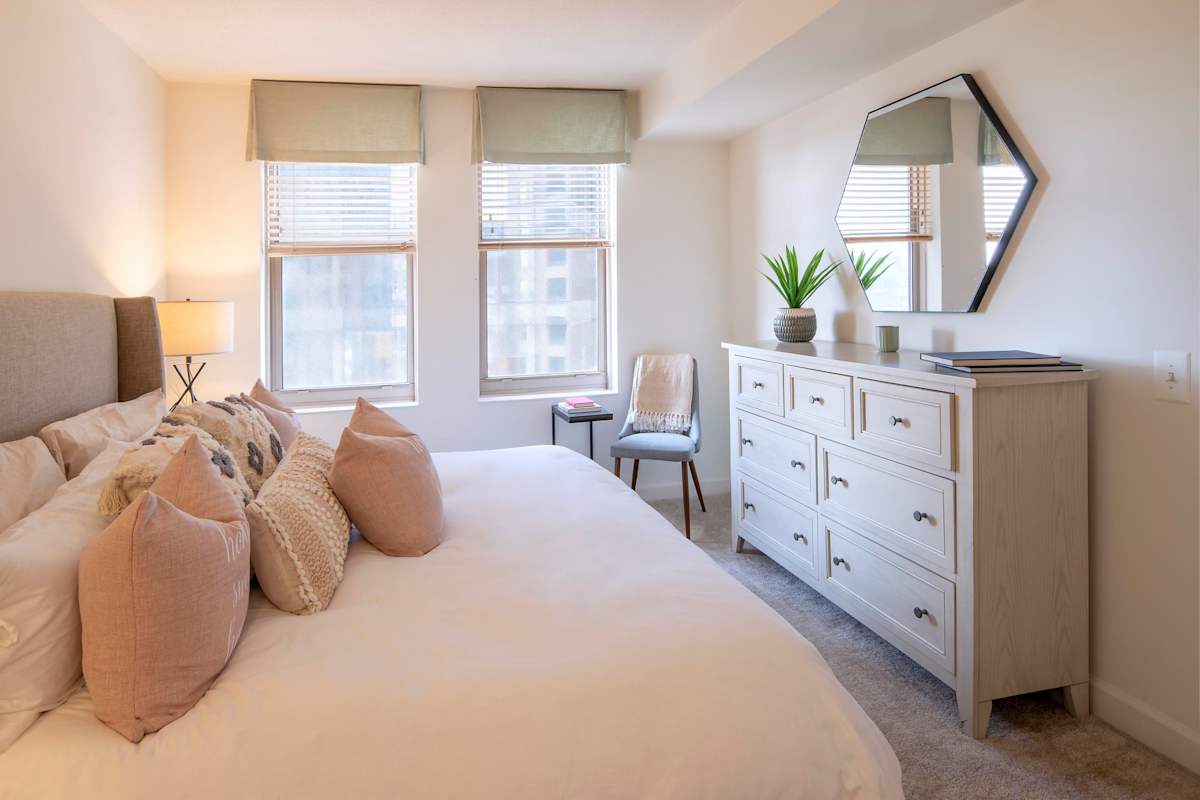 Spinnaker Bay at Harbor East apartment bedroom with natural light - Baltimore, MD