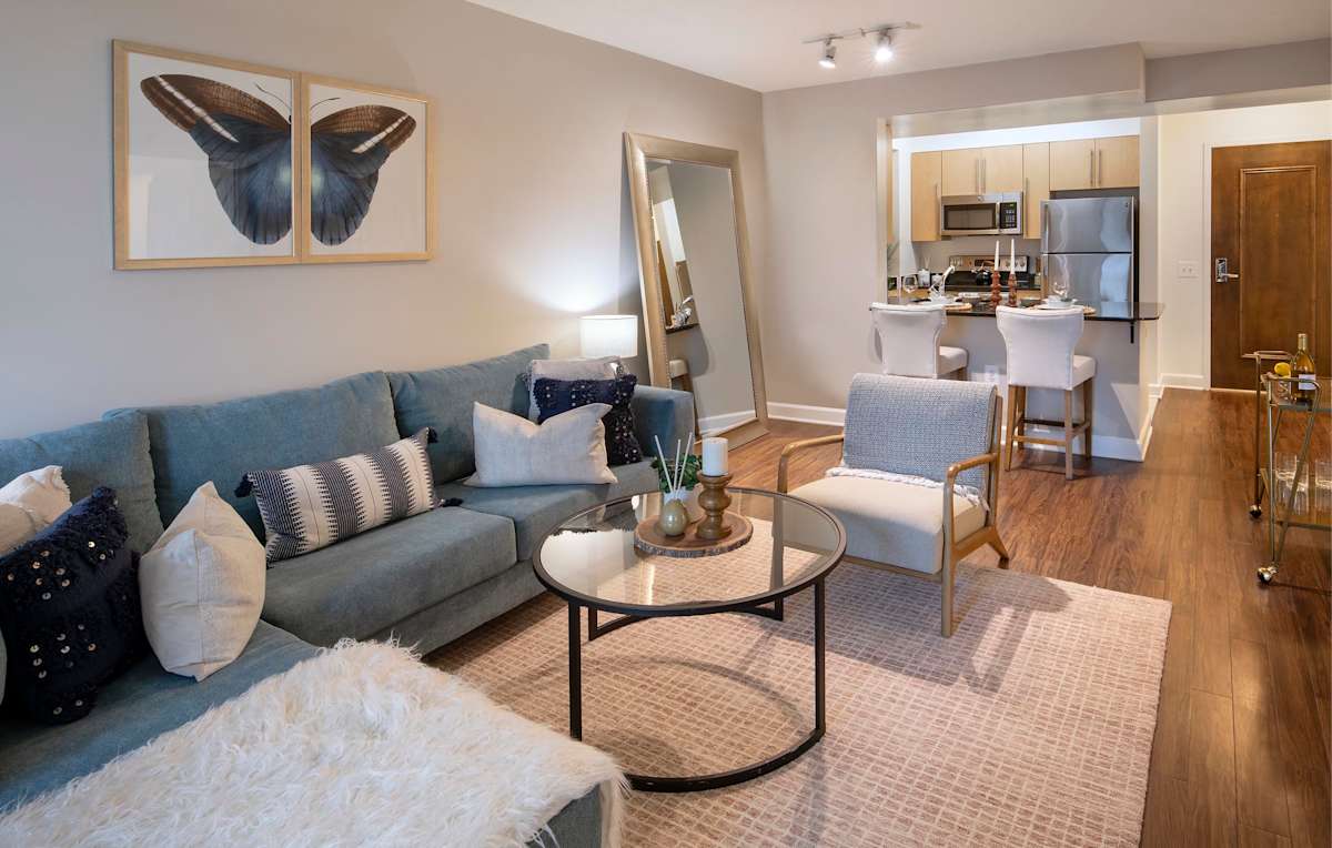 Spinnaker Bay at Harbor East apartment living room - Baltimore, MD