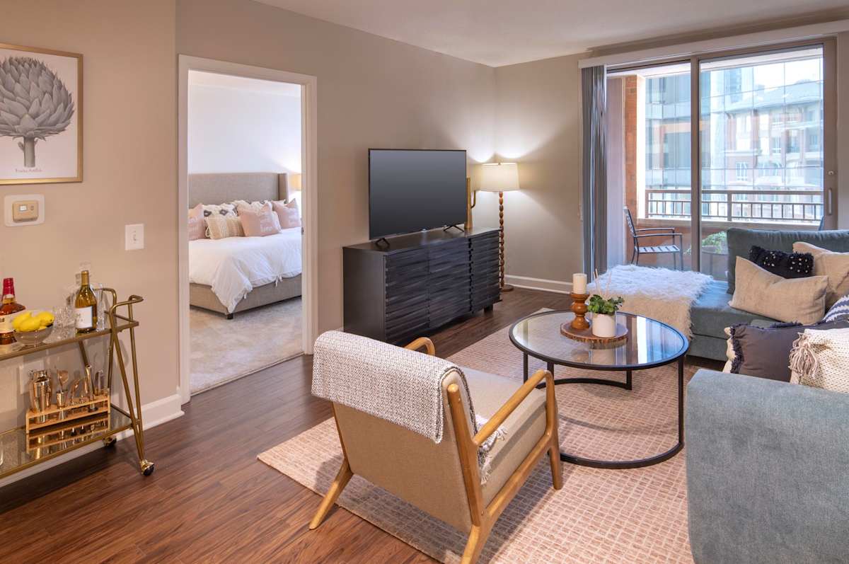 Spinnaker Bay at Harbor East apartment living room seating - Baltimore, MD