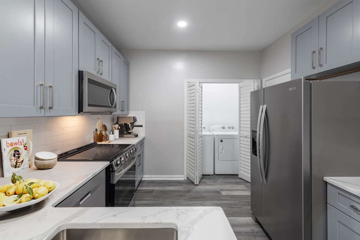 Sterling Parc at Hanover apartment kitchen - Cedar Knolls, NJ