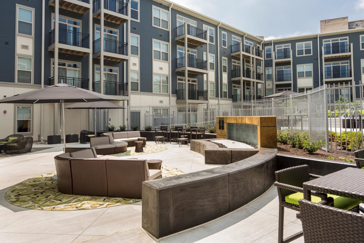 The Citron courtyard with fire pit - Silver Spring, MD