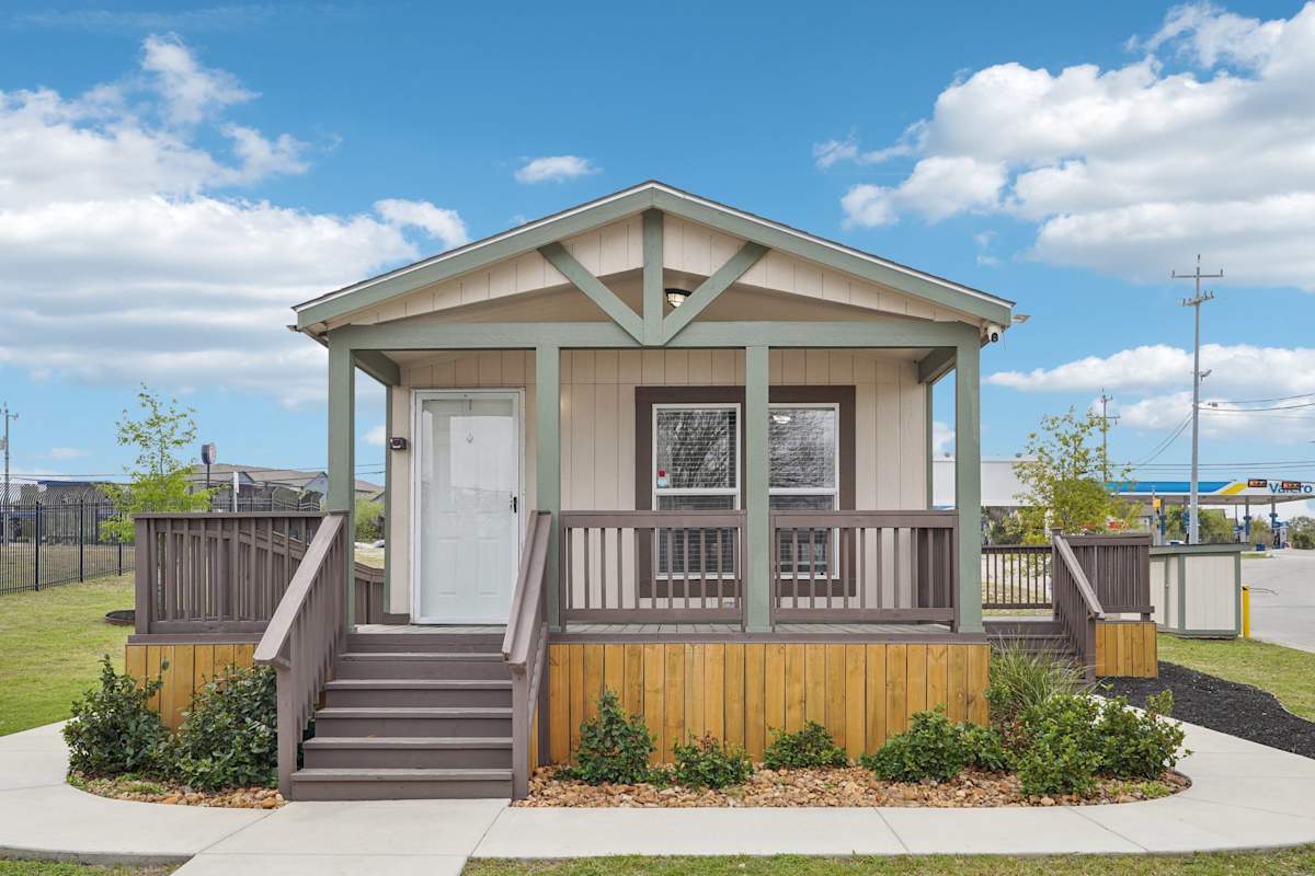 Mobile Homes in Universal City, TX| Buckingham Village