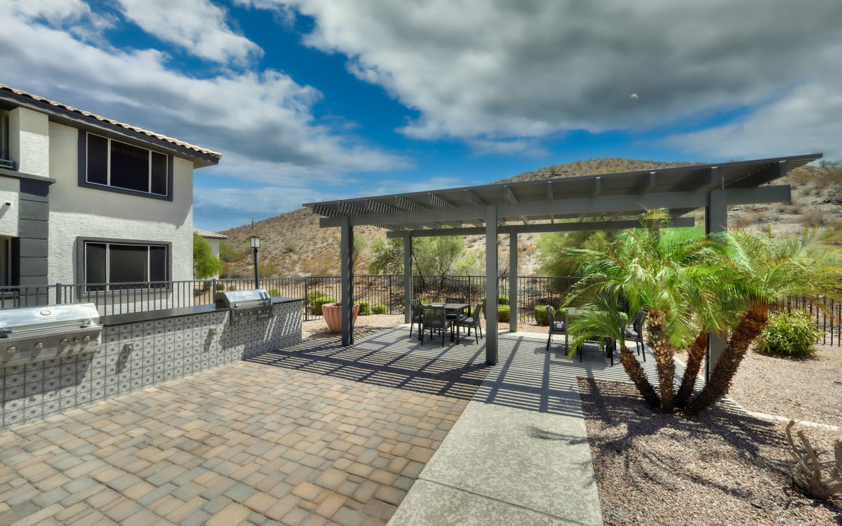 Courtyard and grounds at Mountainside.