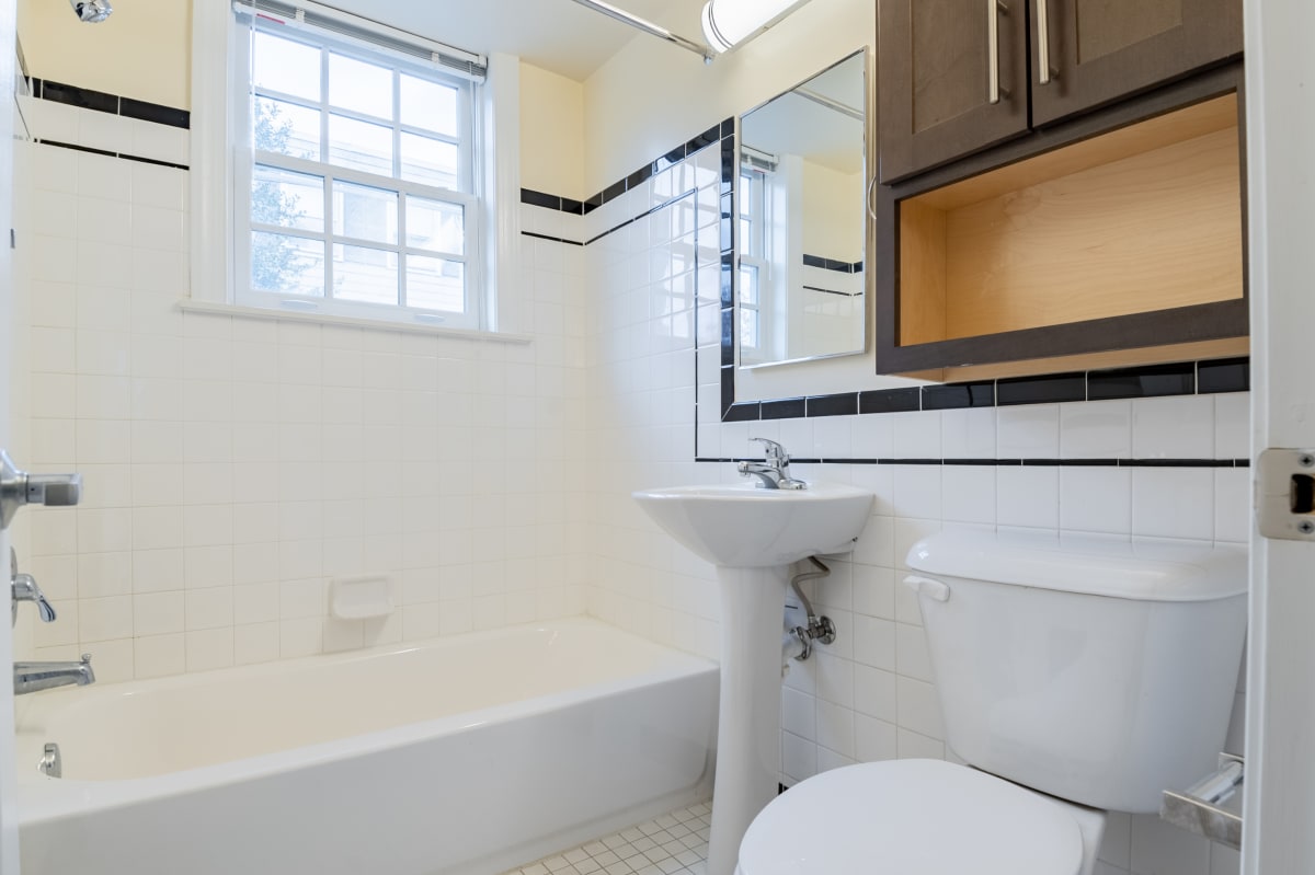Photos and Video of Clarendon Court in Arlington VA