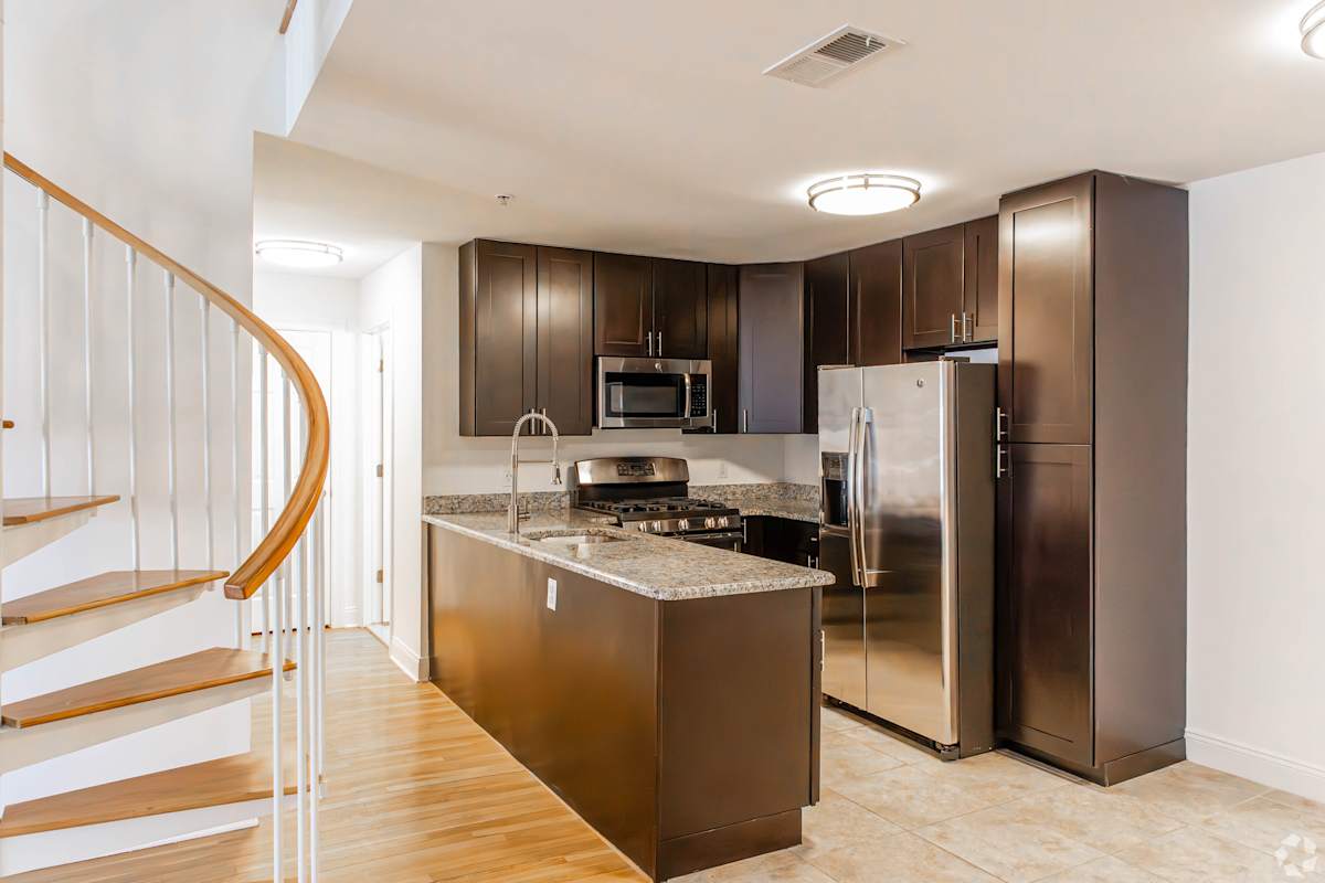 Mariners Landing apartment kitchen interior - Edgewater, NJ