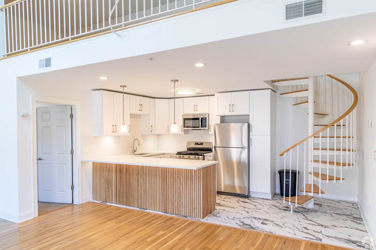 Mariners Landing apartment kitchen - Edgewater, NJ