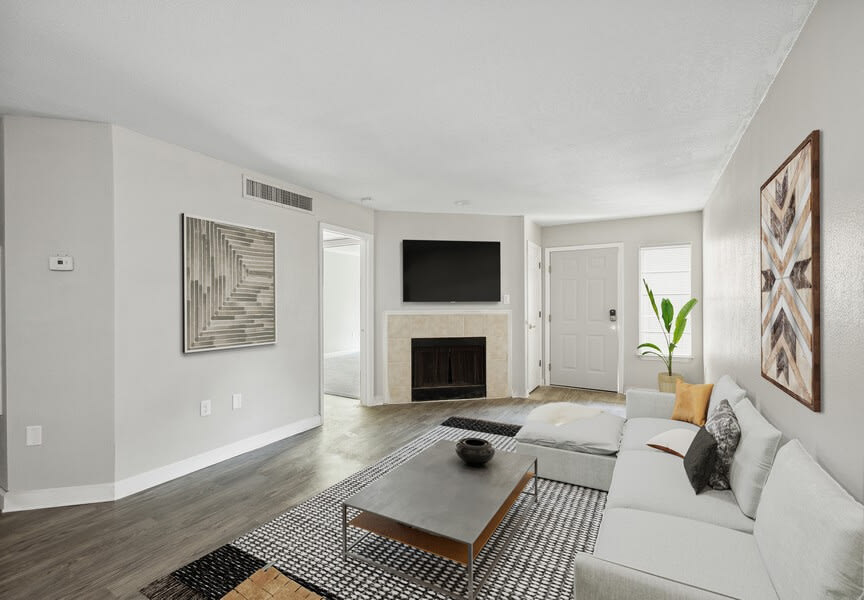Property Details for Lenox Cove NEWLYRENOVATED APARTMENTS from