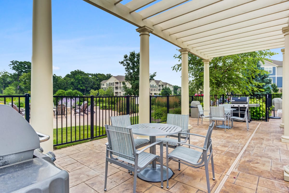 The Oaks Of Vernon Hills covered grilling stations - Vernon Hills, IL