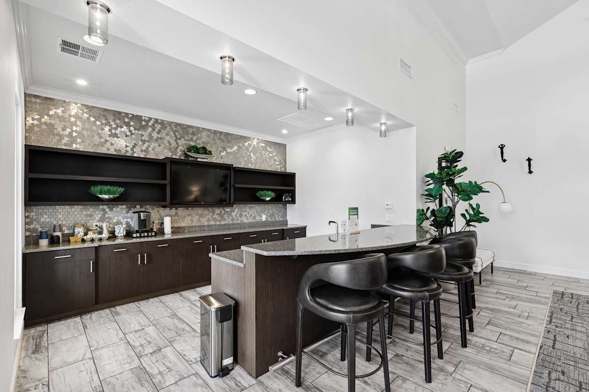 Harpeth River Oaks kitchen with breakfast bar - Franklin, TN