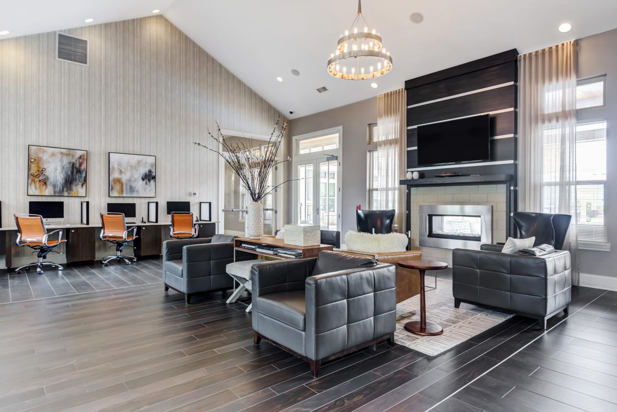 The Oaks Of Vernon Hills resident clubhouse lounge - Vernon Hills, IL