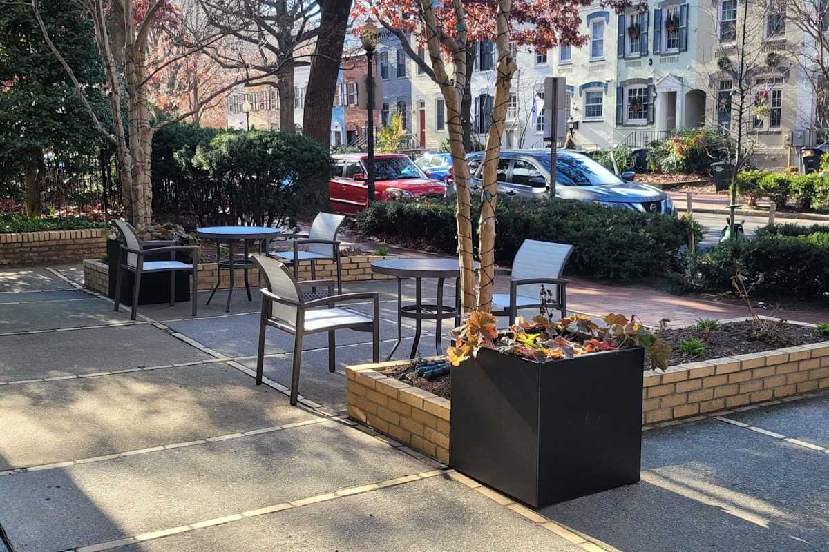 The 925 Apartments front entry - Washington, DC