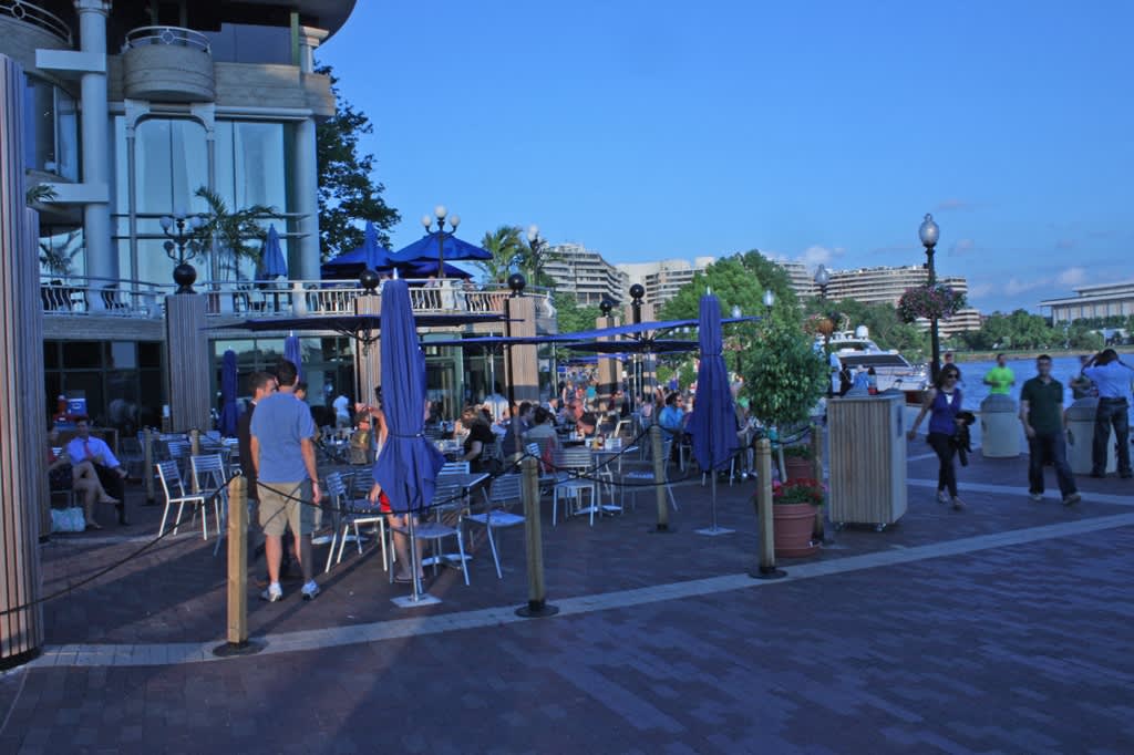 The 925 Apartments outdoor patio with tables and umbrellas - Washington, DC