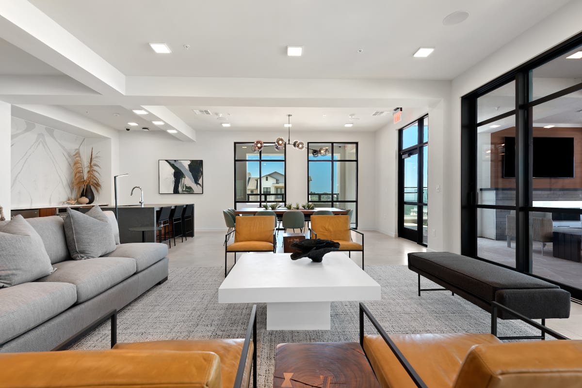 Stunning Penthouse-View Apartments With Clubhouse Access image