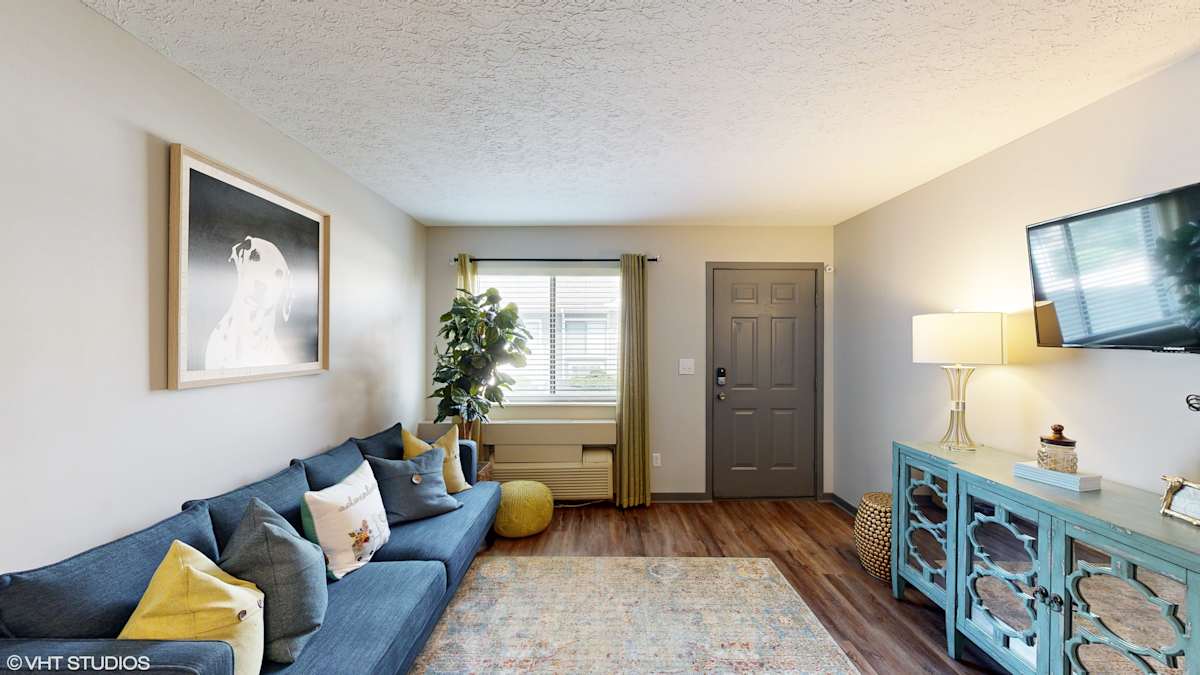 Springburne at Polaris Apartments living area and hallway - Columbus, OH