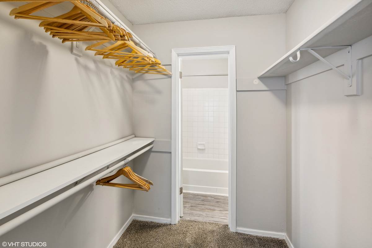 The Local Apartments walk-in closet - Memphis, TN