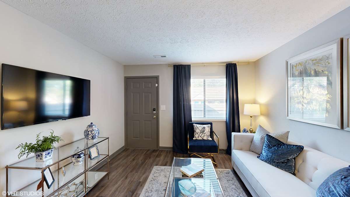 Silvertree at Little Turtle Apartments living room interior - Westerville, OH