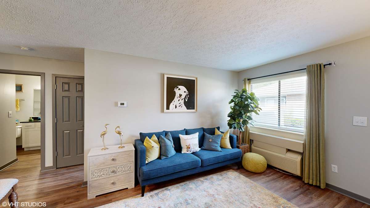 Springburne at Polaris Apartments living room with window - Columbus, OH