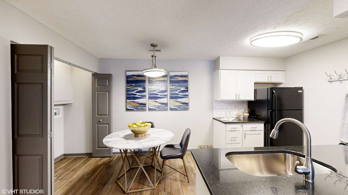 Silvertree at Little Turtle Apartments dining area and kitchen - Westerville, OH