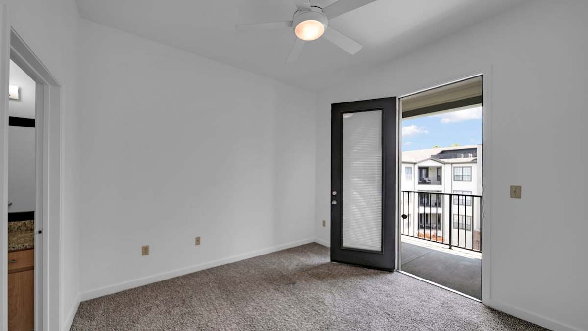 Bristol On Union Apartment Homes room with balcony access - Memphis, TN