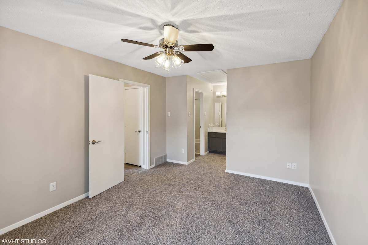 The Birches Apartment Homes bedroom with carpet and ceiling fan - Memphis, TN