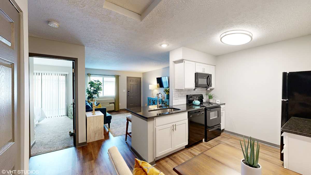 Springburne at Polaris Apartments living room and kitchen view - Columbus, OH