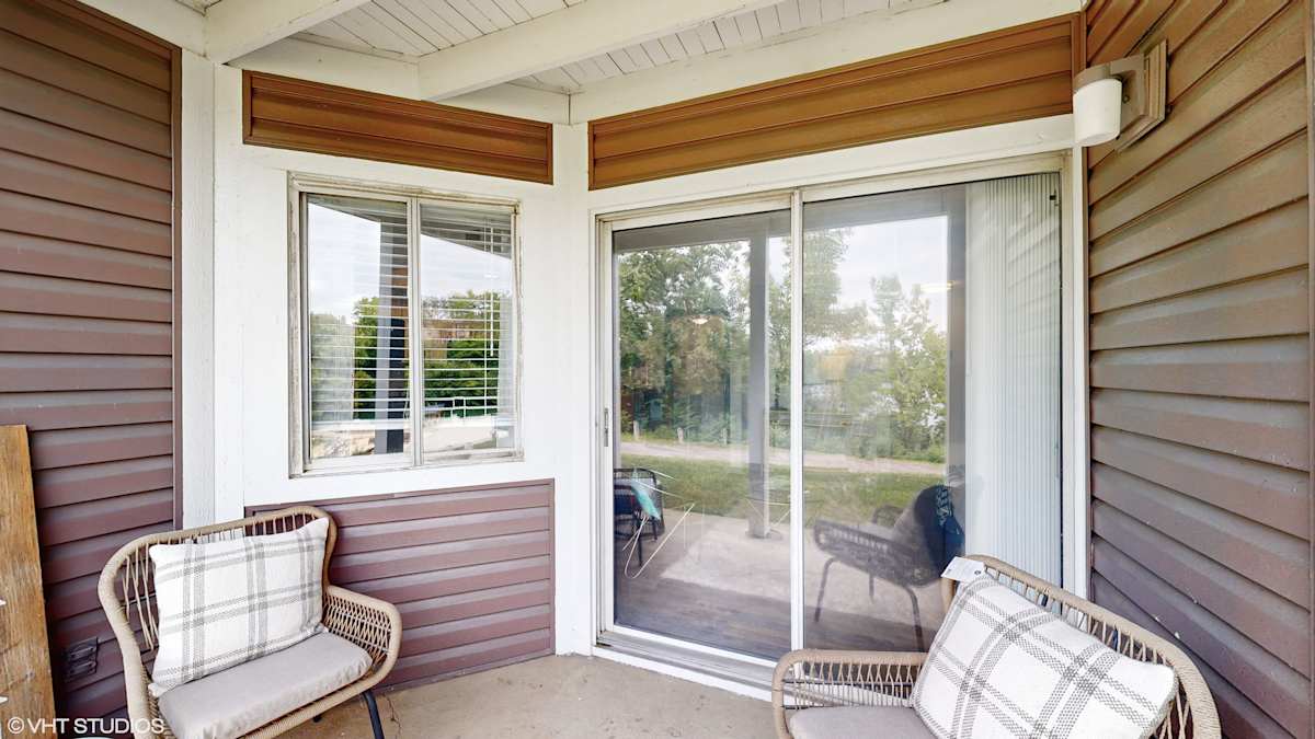 Runaway Bay Apartments patio with chairs and sliding glass door - Columbus, OH