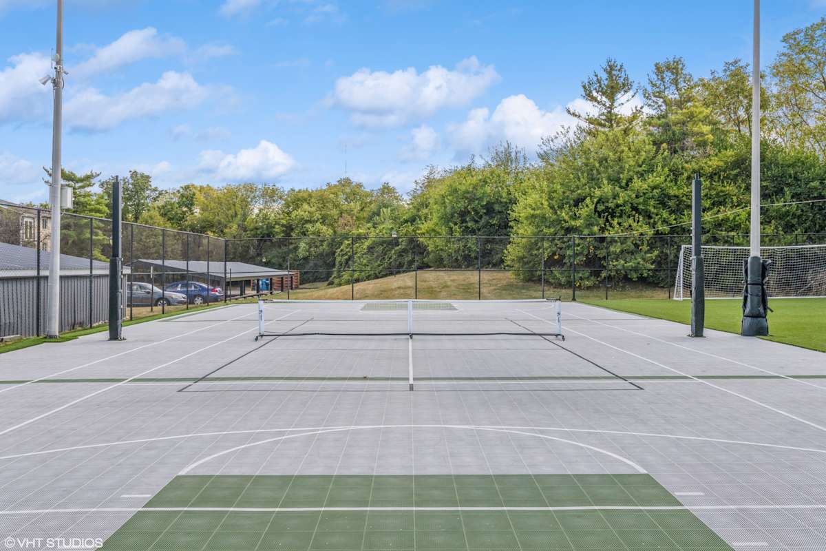 Runaway Bay Apartments tennis court - Columbus, OH