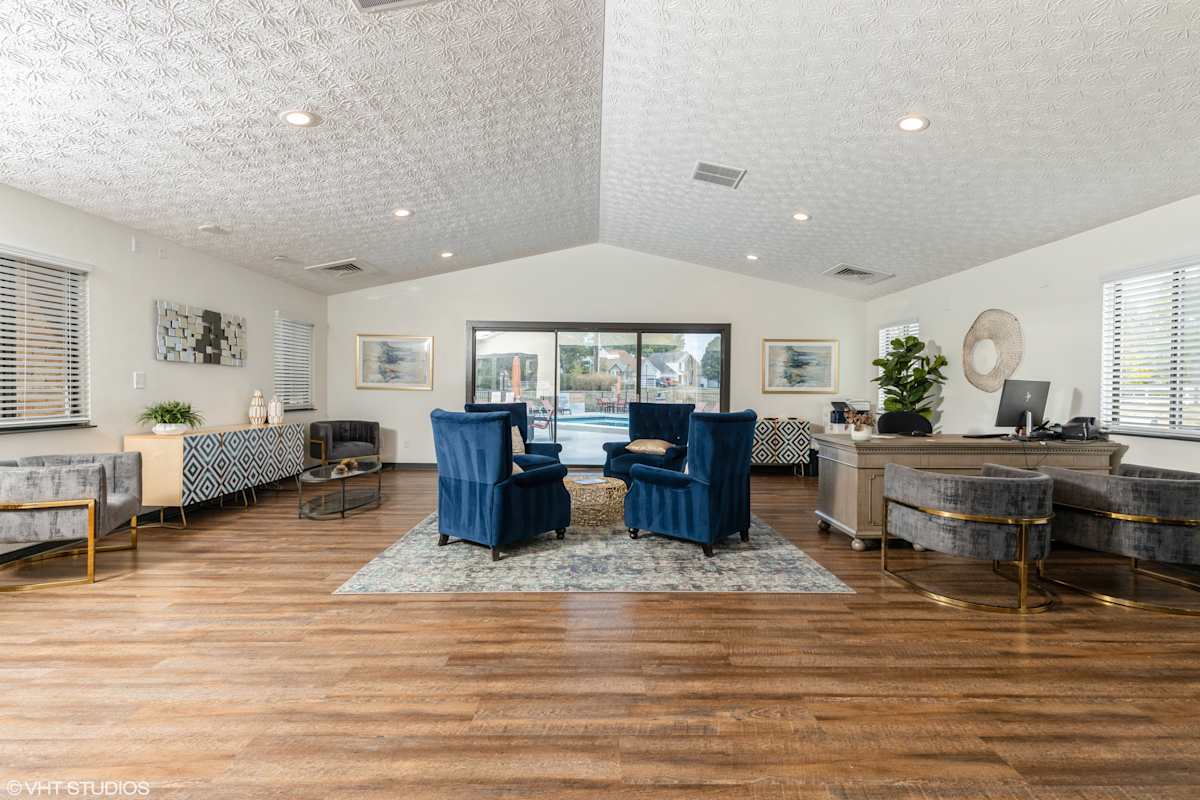 Springburne at Polaris Apartments living room - Columbus, OH