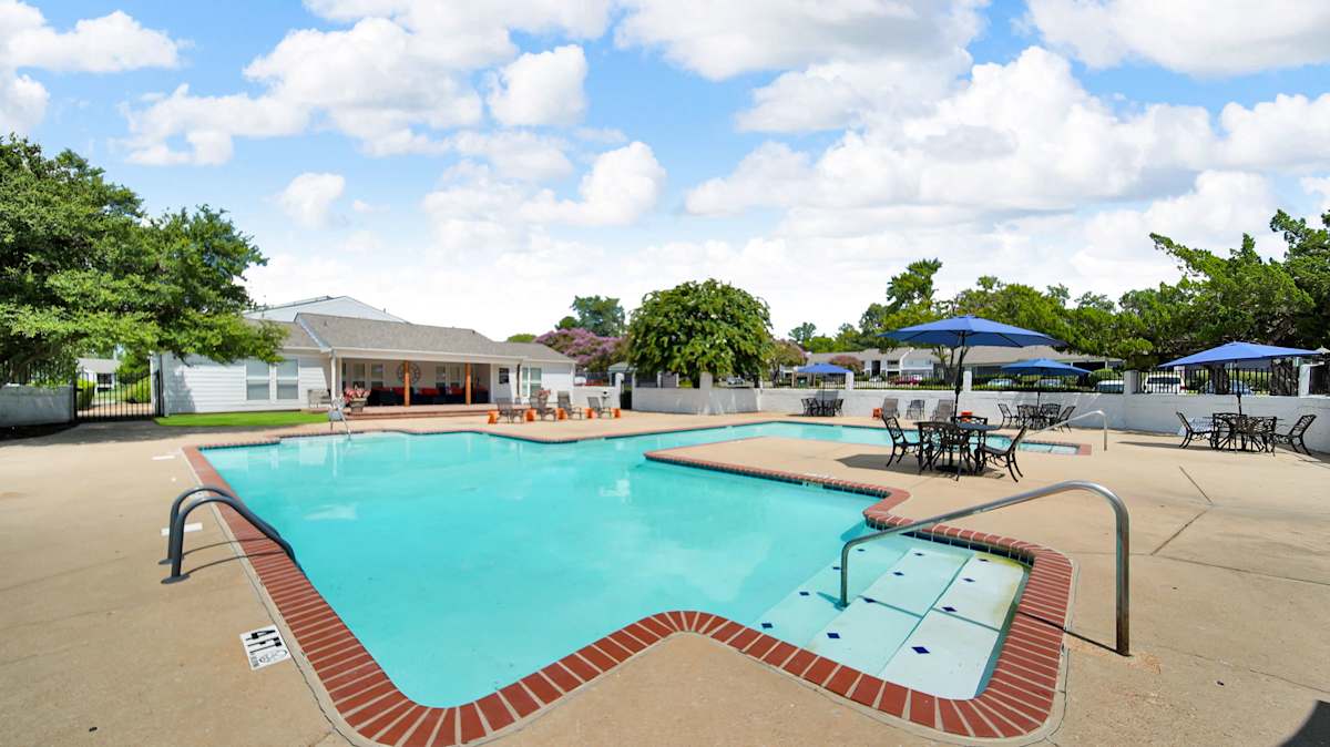The Stella Apartments swimming pool - Memphis, TN