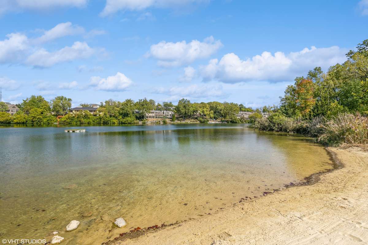 Runaway Bay Apartments private lake with sandy beach - Columbus, OH
