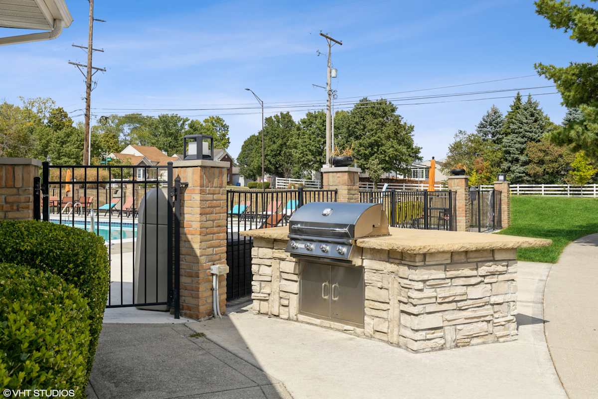 Springburne at Polaris Apartments BBQ and pool area - Columbus, OH
