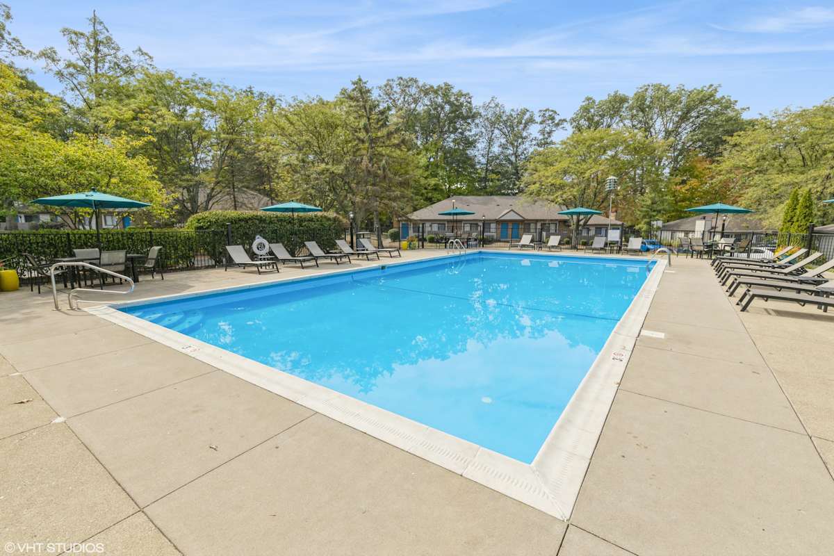 Silvertree at Little Turtle Apartments swimming pool and deck - Westerville, OH