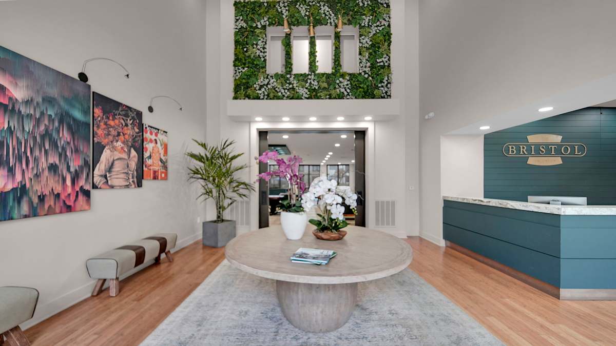 Bristol On Union Apartment Homes spacious living room - Memphis, TN