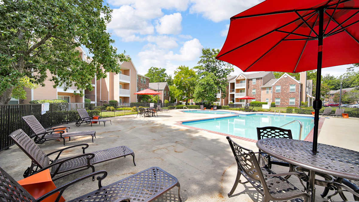 The Local Apartments poolside dining and seating - Memphis, TN