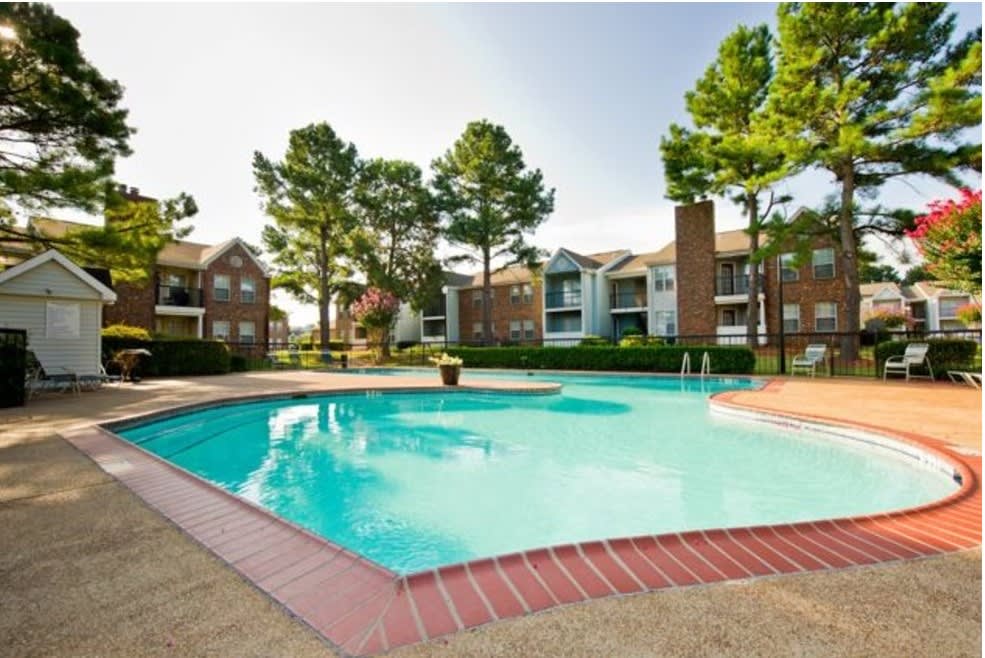 The District Apartments swimming pool and deck - Memphis, TN
