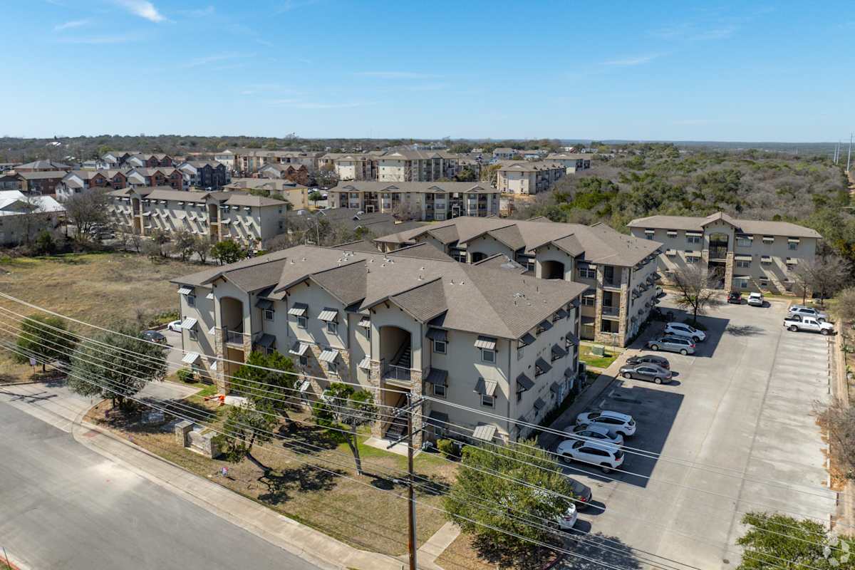 Student Apartments Near Texas State University | Logan Ridge
