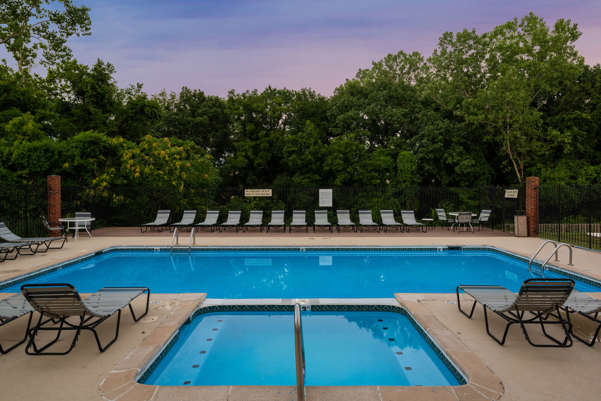 Pennighton Ridge Photos and Video of Bennington Ridge in Kansas City, MO
