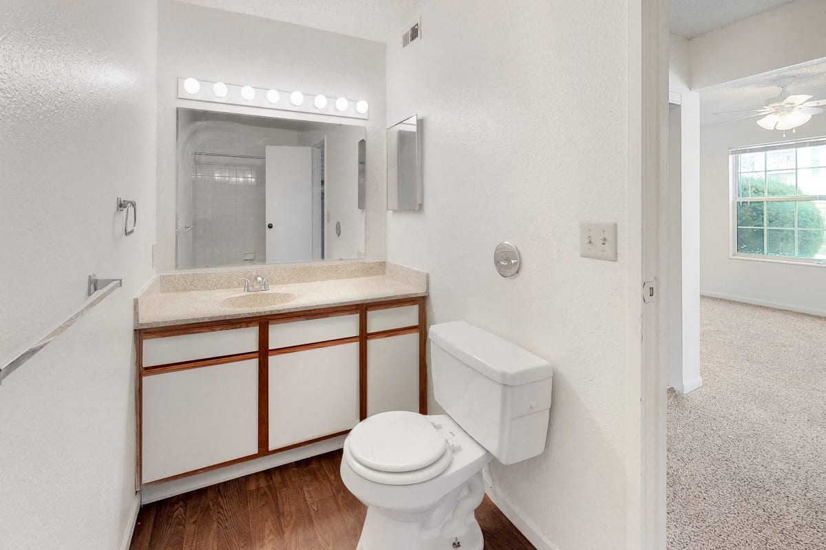 Pennighton Ridge Photos and Video of Bennington Ridge in Kansas City, MO